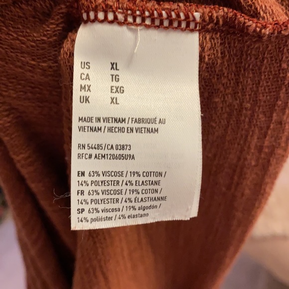 American Eagle Women’s Rust Sweater with Open back - Picture 4 of 5